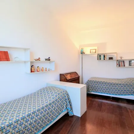 Maura's Sea View Apartment